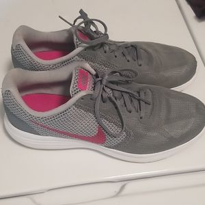 Nike revolution 3 shoes